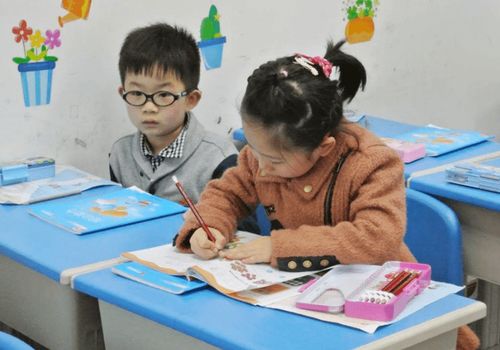 教育部回應(yīng)“15年義務(wù)教育”傳聞 家長普遍支持，教育咨詢需求上升